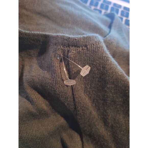 Issac Mizrahi New York‎ Womens Military Green V-Neck Knit Tank Top Size Medium - Picture 5 of 5